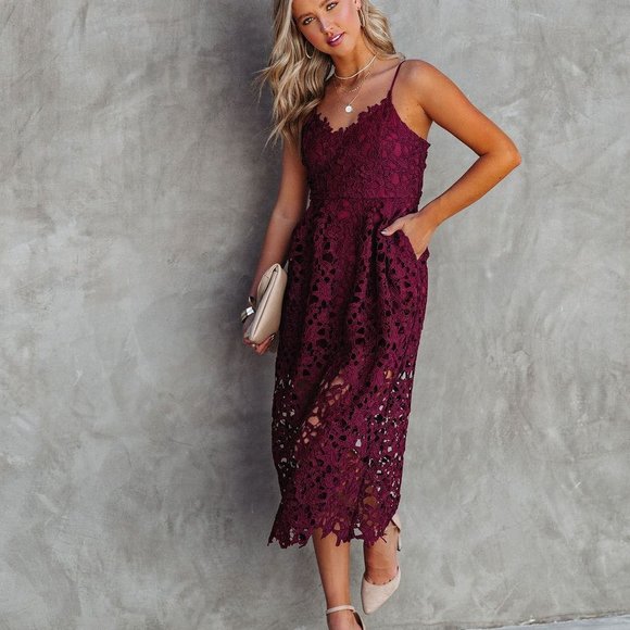 PICTURESQUE POCKETED CROCHET MIDI DRESS - BURGUNDY - Picture 7 of 9